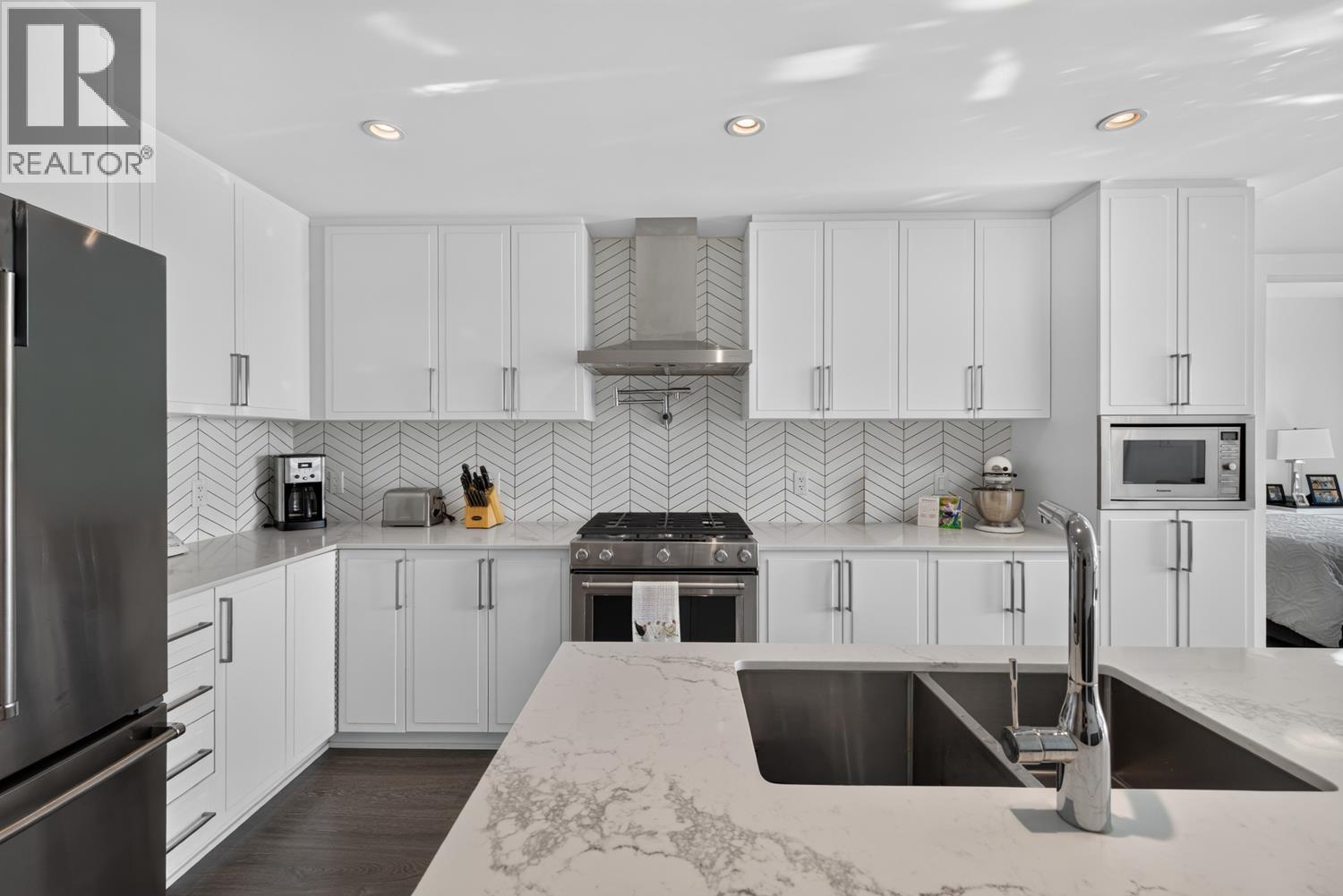 508 4477 HASTINGS STREET