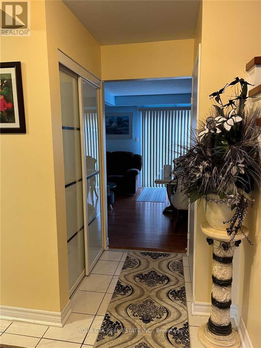20 Luminous Court, Brampton, Ontario  L6Z 2B3 - Photo 2 - W14096188