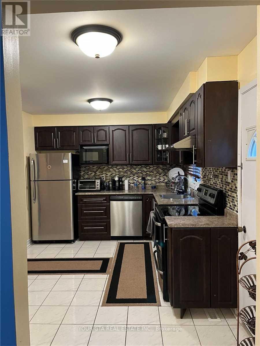 20 Luminous Court, Brampton, Ontario  L6Z 2B3 - Photo 3 - W14096188
