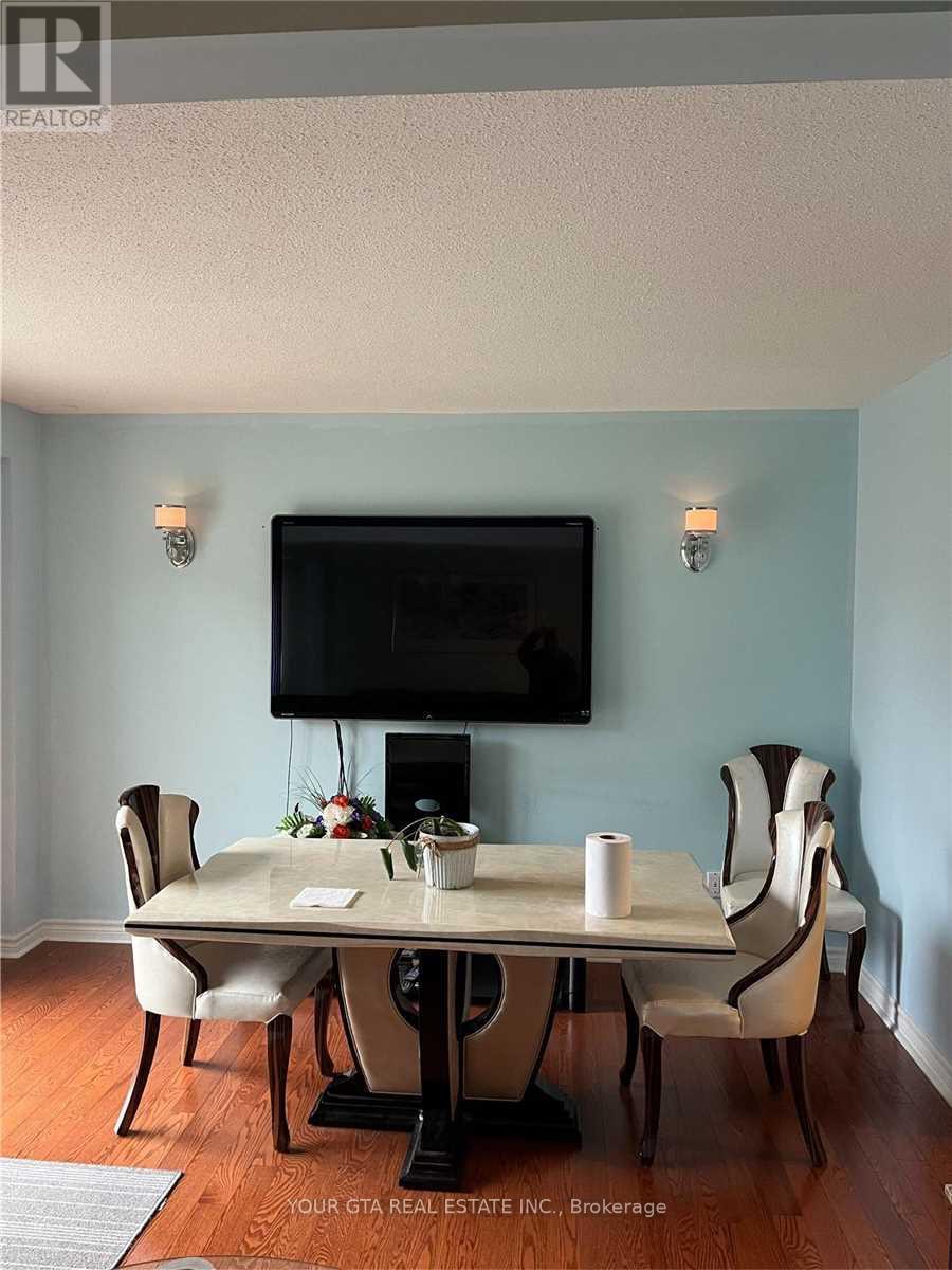 20 Luminous Court, Brampton, Ontario  L6Z 2B3 - Photo 9 - W14096188