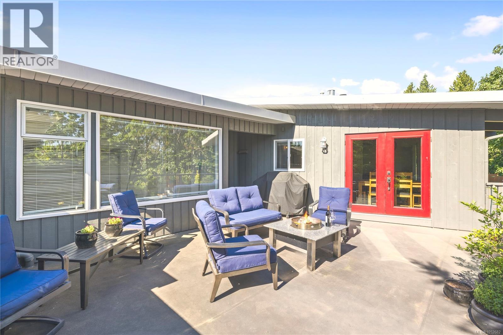 830 Beach Dr