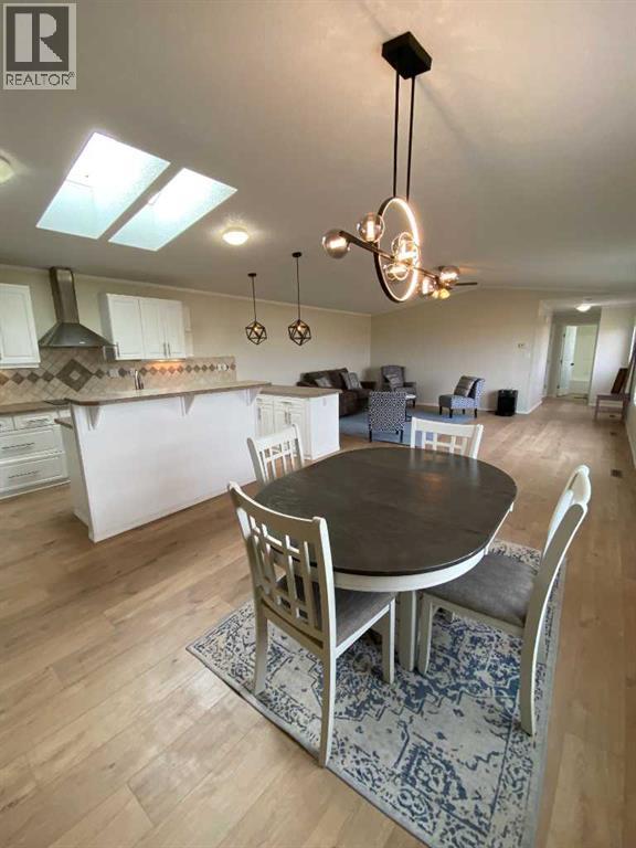 127 Meadowplace Drive E, Brooks, Alberta T1R 0X1 - Photo 5 - A2351216