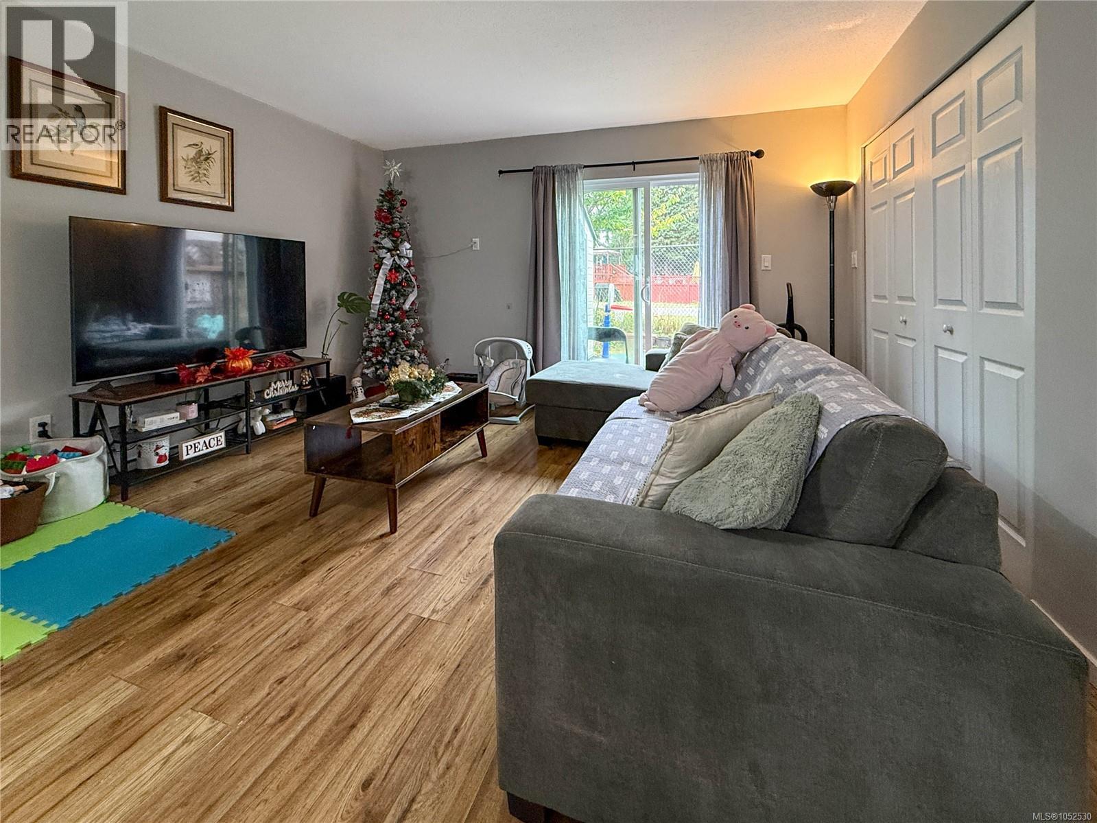 2 704 7th Ave, Campbell River, British Columbia  V9W 4A4 - Photo 3 - 1052530