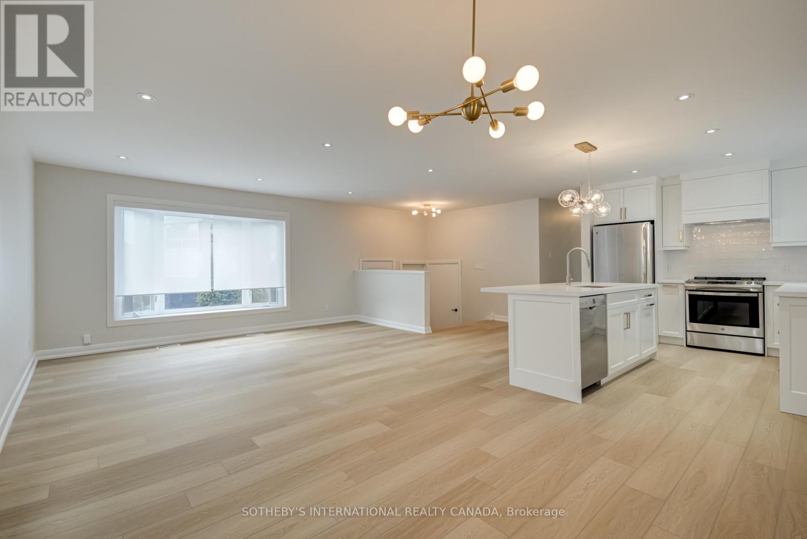 MAIN - 18 PUCKERIDGE CRESCENT, Toronto, Ontario