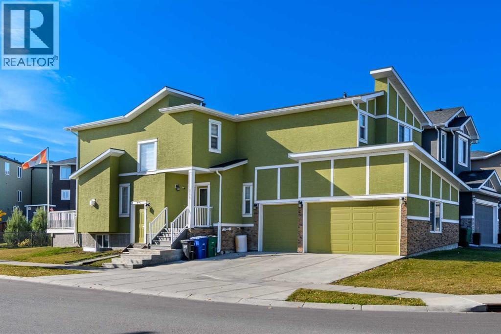 244 Baysprings Gardens Sw, Airdrie, Alberta  T4B 4G2 - Photo 2 - A2351871