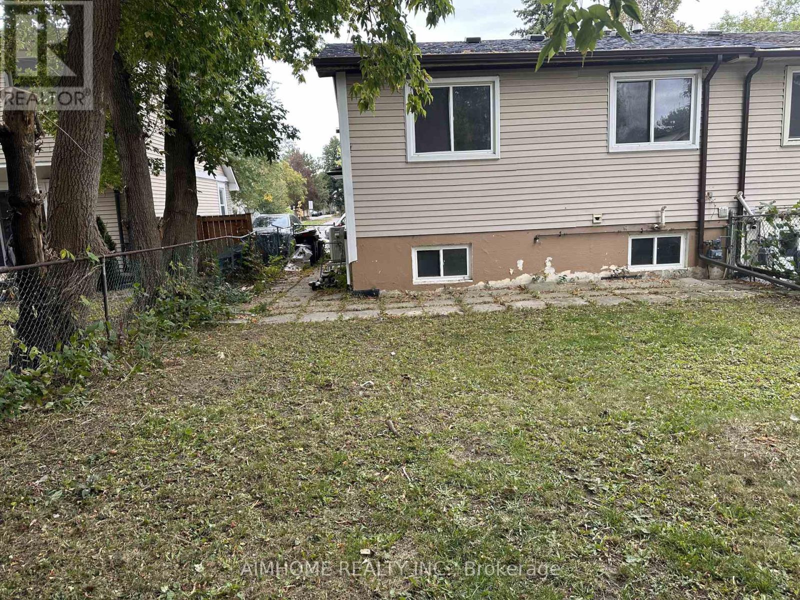 302 CLIFFWOOD ROAD, Toronto, Ontario