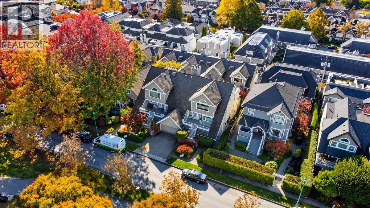 304 223 E KEITH ROAD, North Vancouver, British Columbia