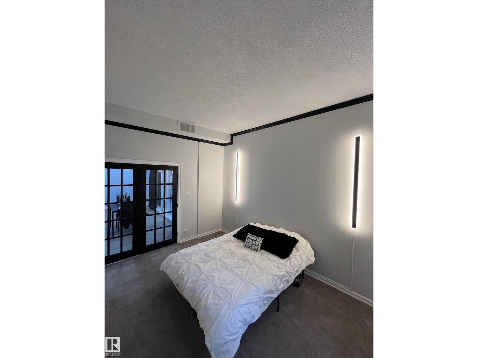 #101 10140 120 ST NW