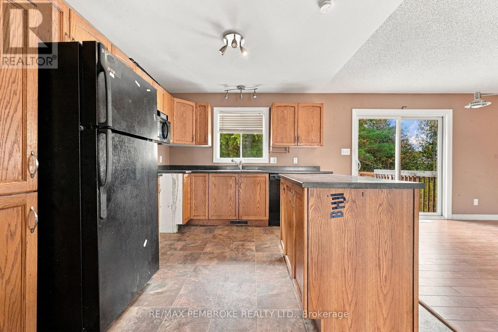 18 Joseph Street, Laurentian Hills, Ontario  K0J 1J0 - Photo 17 - X14096366