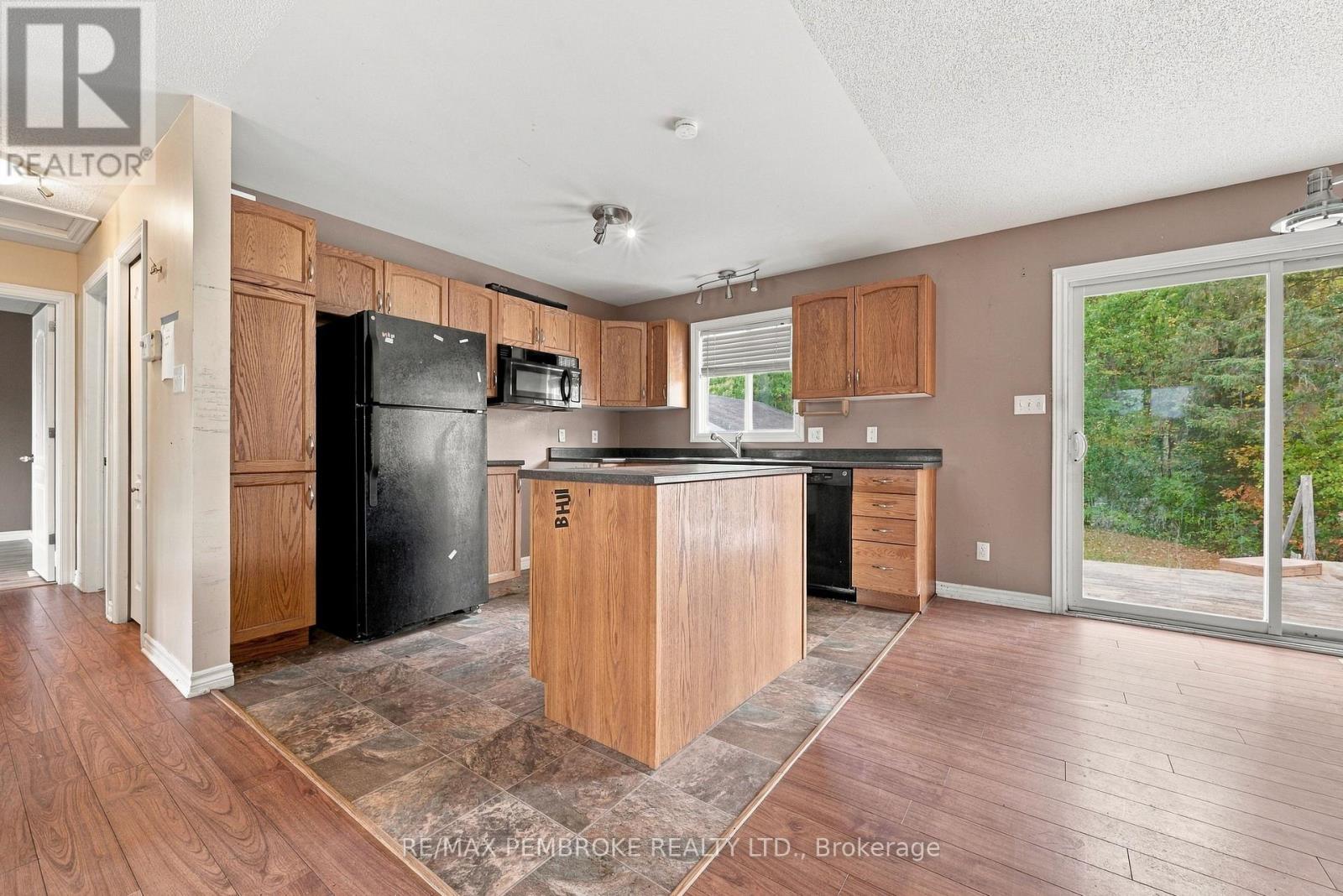 18 Joseph Street, Laurentian Hills, Ontario  K0J 1J0 - Photo 18 - X14096366