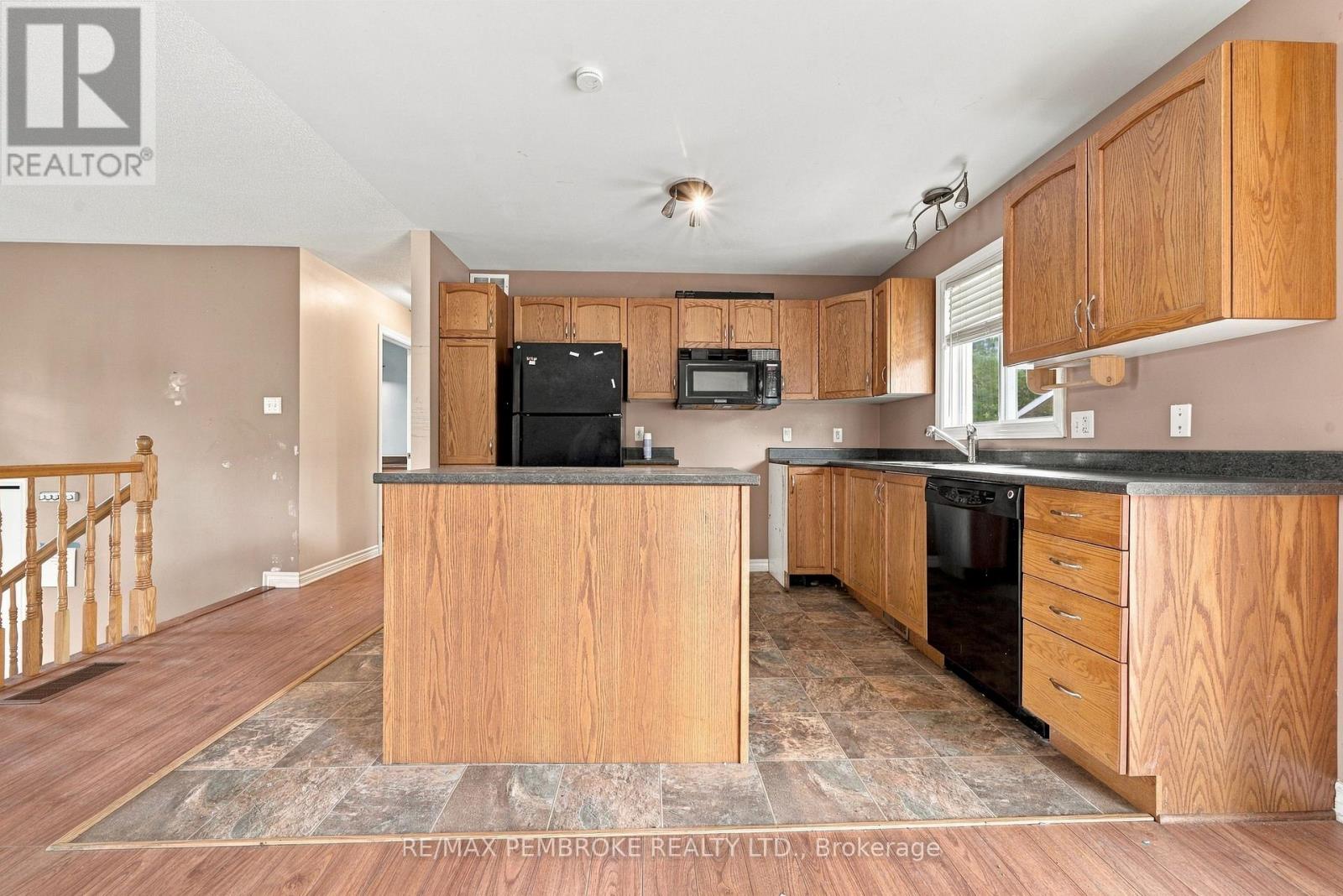 18 Joseph Street, Laurentian Hills, Ontario  K0J 1J0 - Photo 19 - X14096366