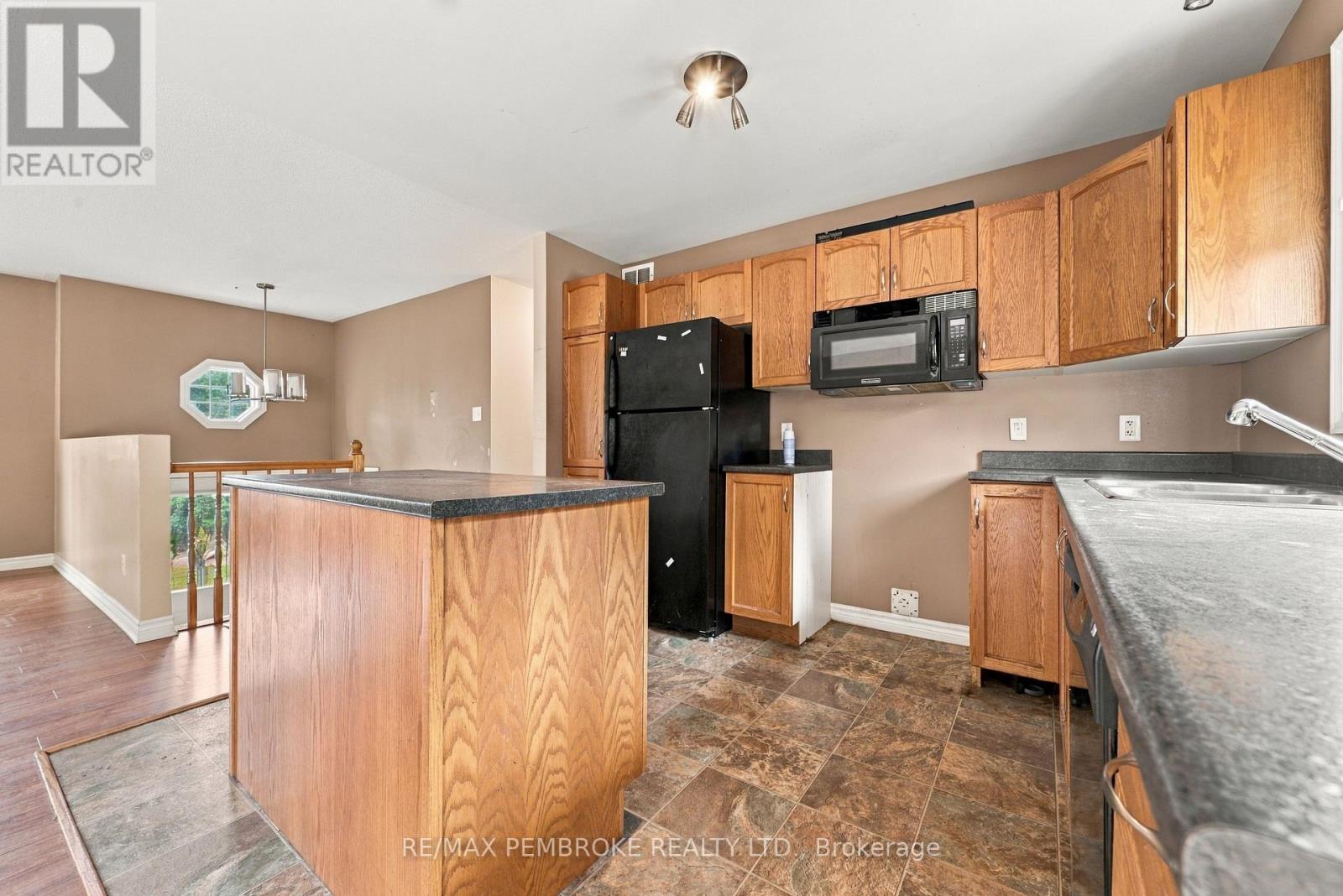 18 Joseph Street, Laurentian Hills, Ontario  K0J 1J0 - Photo 20 - X14096366