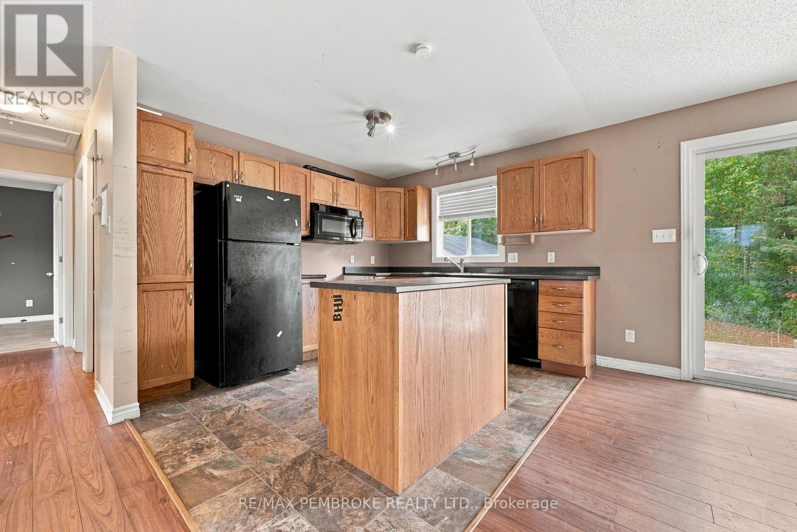 18 Joseph Street, Laurentian Hills, Ontario  K0J 1J0 - Photo 21 - X14096366