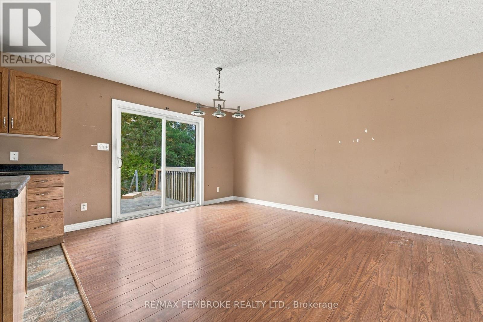 18 Joseph Street, Laurentian Hills, Ontario  K0J 1J0 - Photo 22 - X14096366