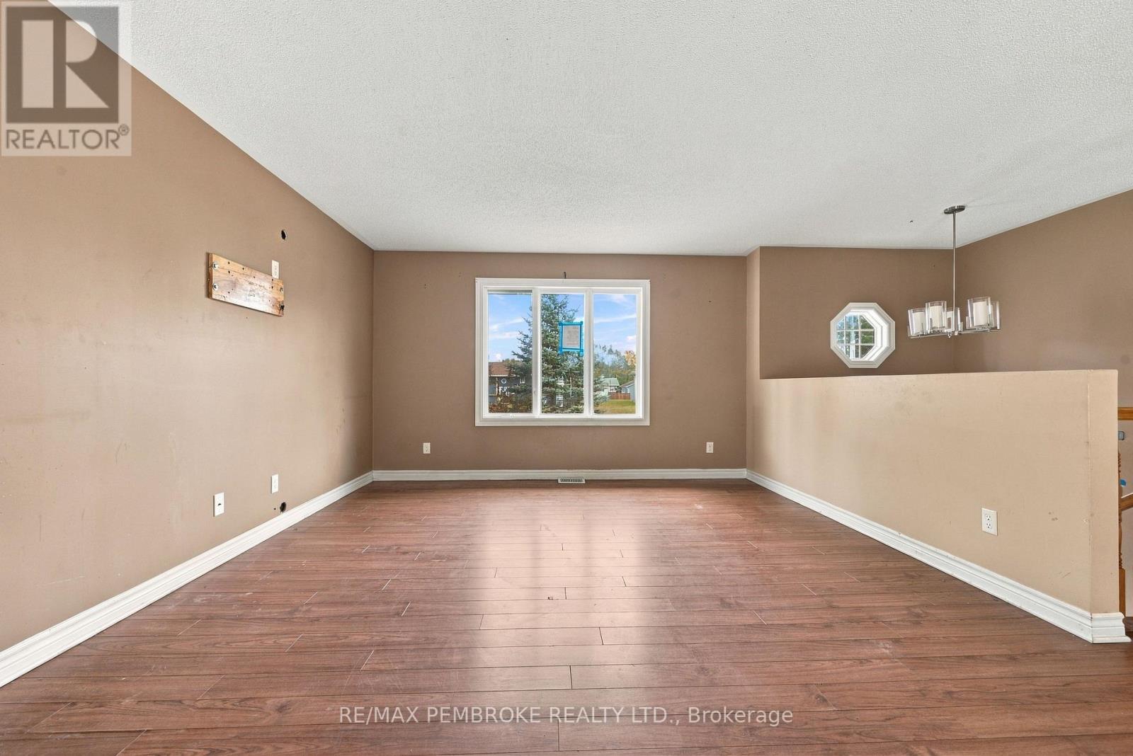 18 Joseph Street, Laurentian Hills, Ontario  K0J 1J0 - Photo 24 - X14096366