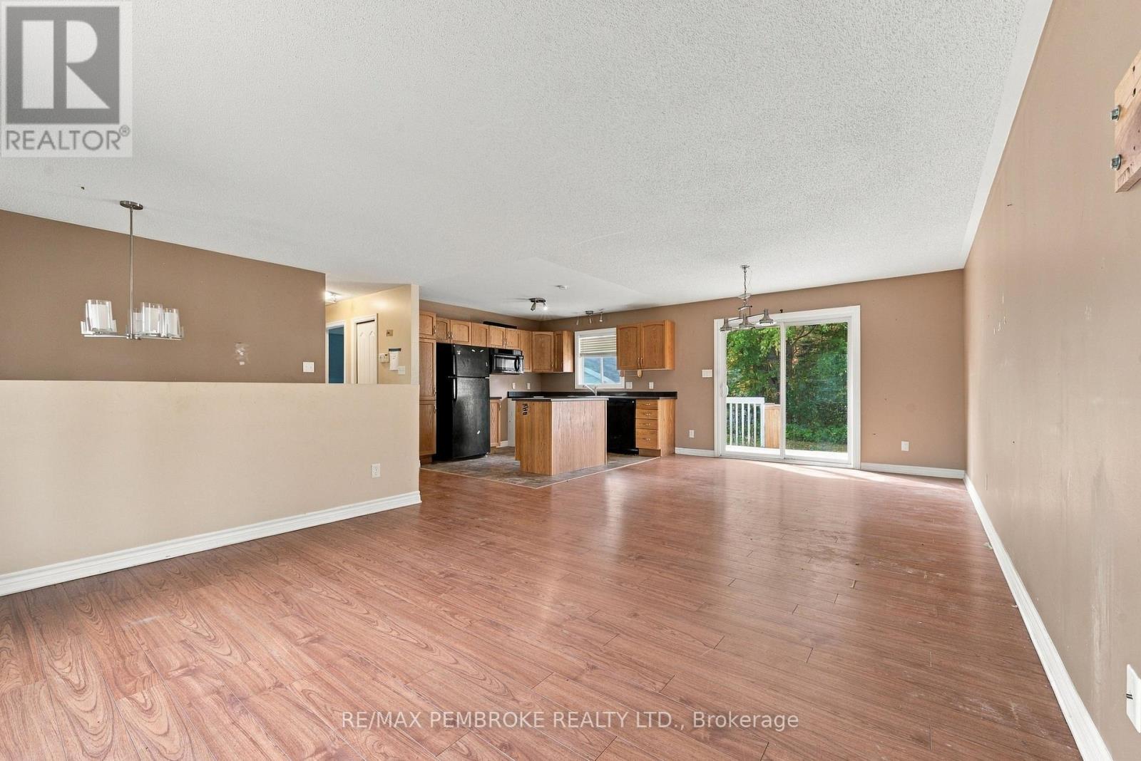 18 Joseph Street, Laurentian Hills, Ontario  K0J 1J0 - Photo 26 - X14096366