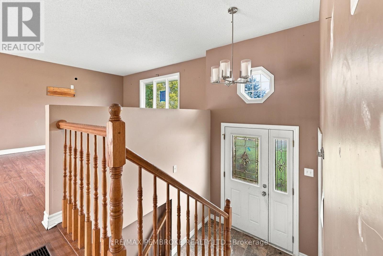 18 Joseph Street, Laurentian Hills, Ontario  K0J 1J0 - Photo 28 - X14096366
