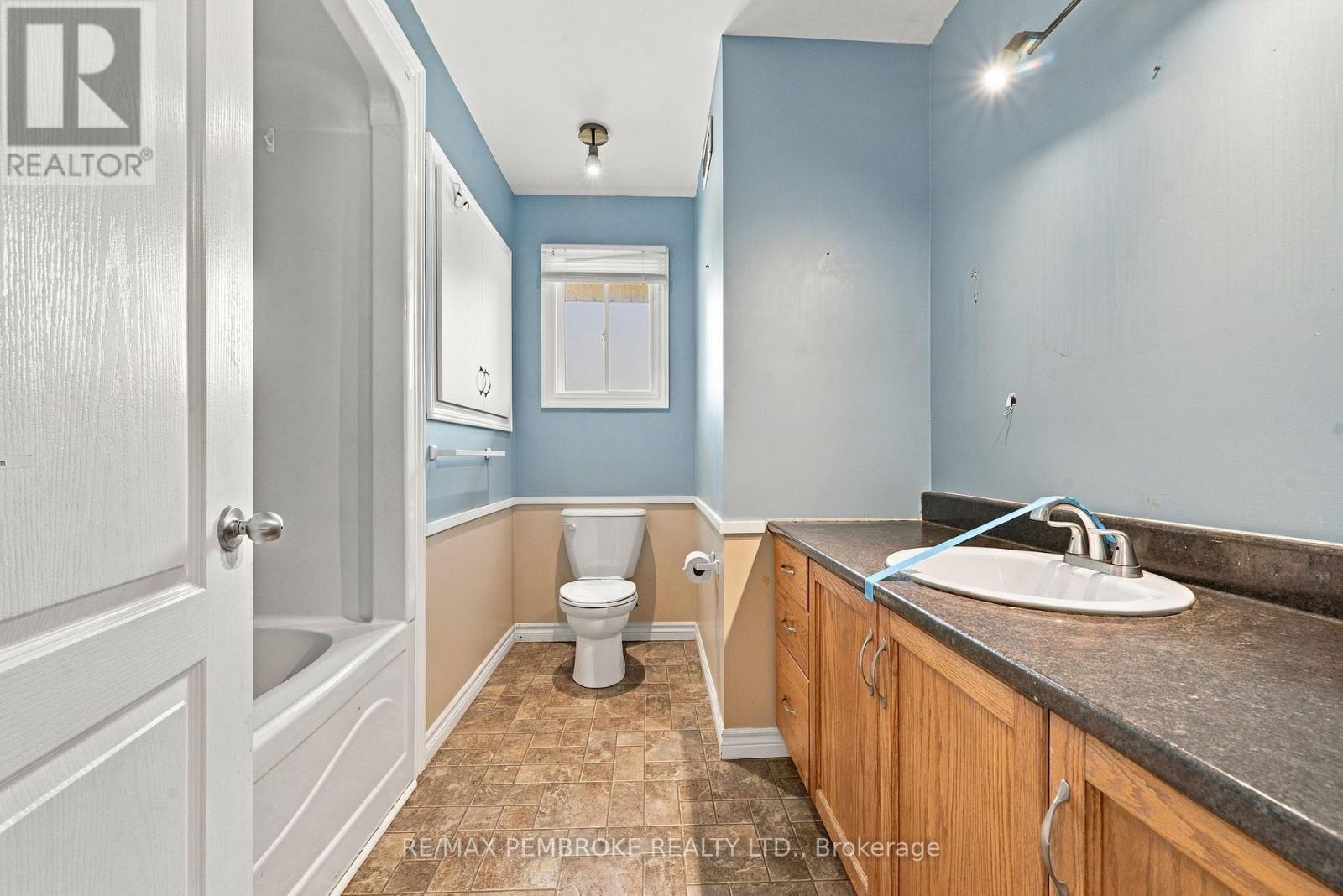 18 Joseph Street, Laurentian Hills, Ontario  K0J 1J0 - Photo 30 - X14096366
