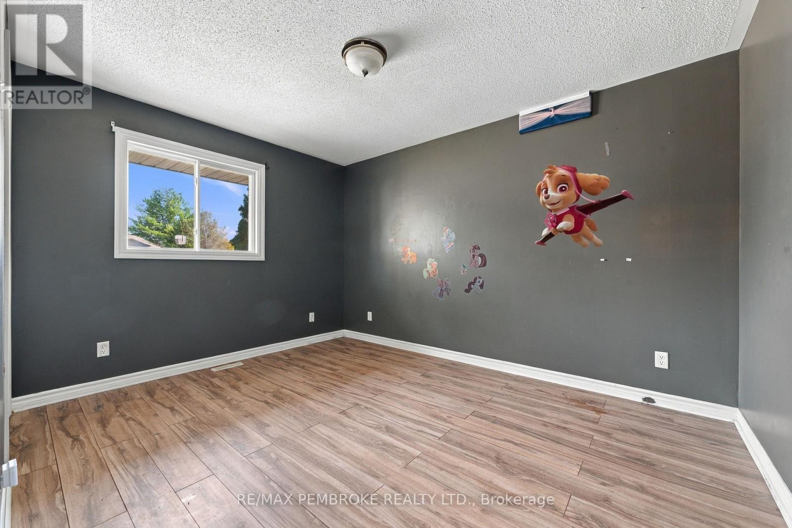 18 Joseph Street, Laurentian Hills, Ontario  K0J 1J0 - Photo 31 - X14096366
