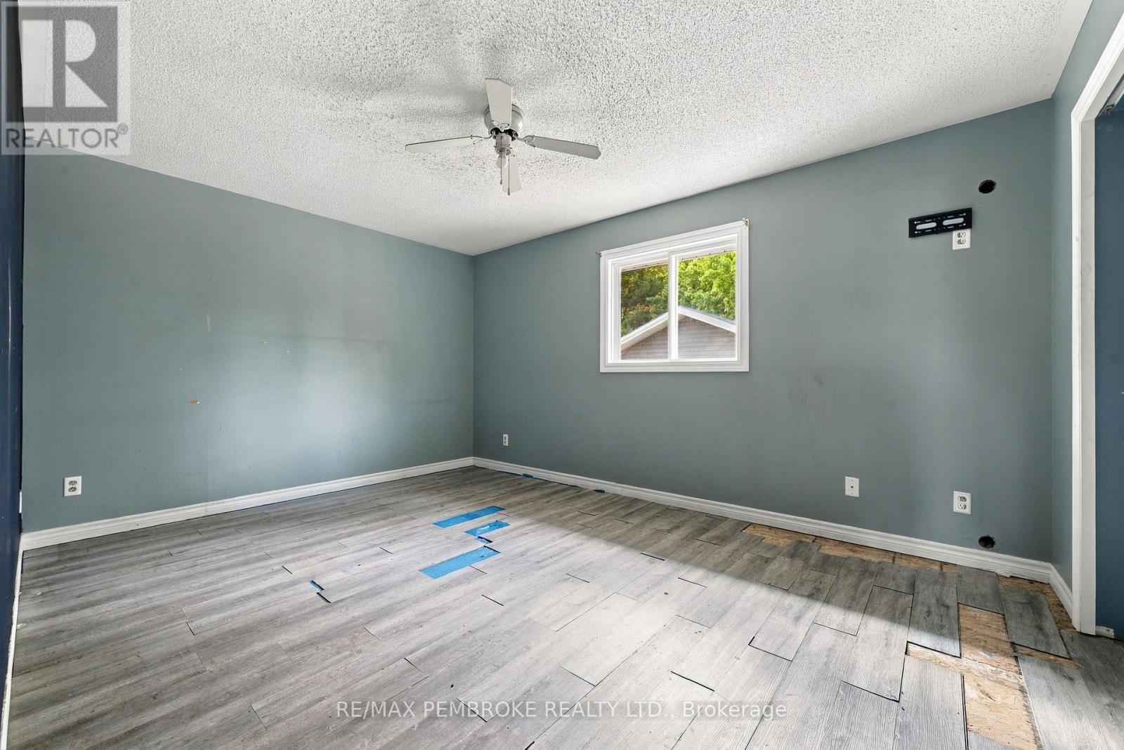 18 Joseph Street, Laurentian Hills, Ontario  K0J 1J0 - Photo 33 - X14096366