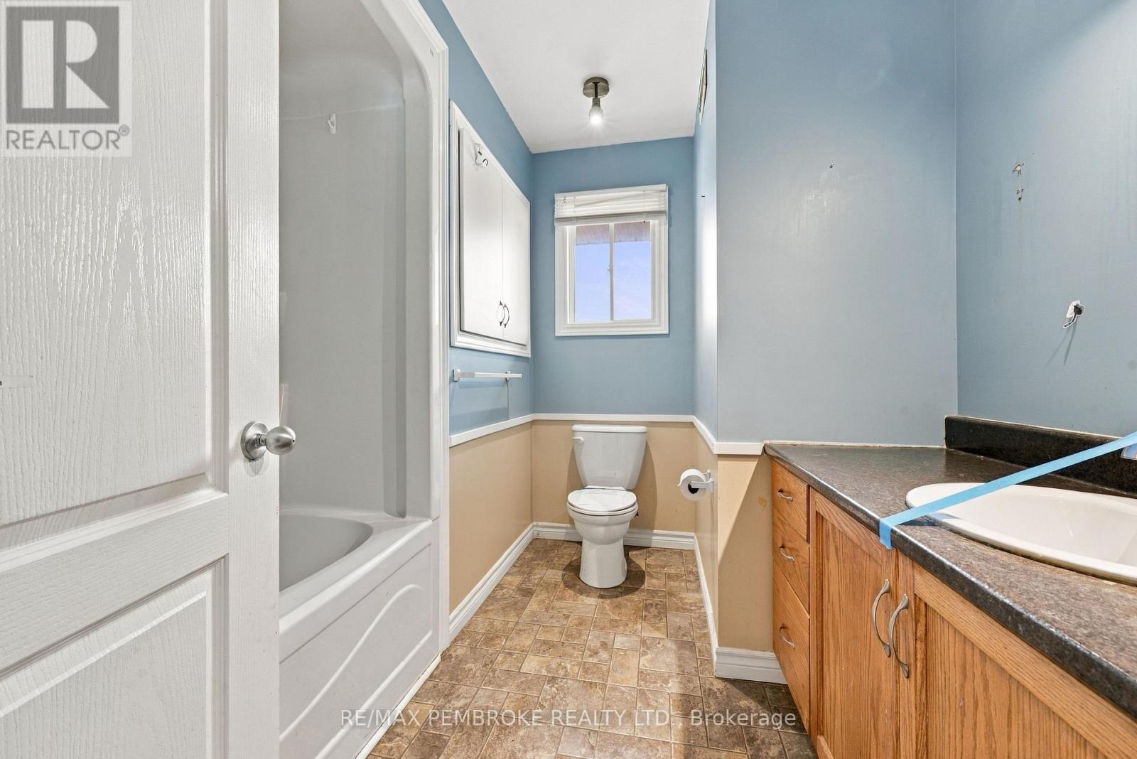 18 Joseph Street, Laurentian Hills, Ontario  K0J 1J0 - Photo 36 - X14096366