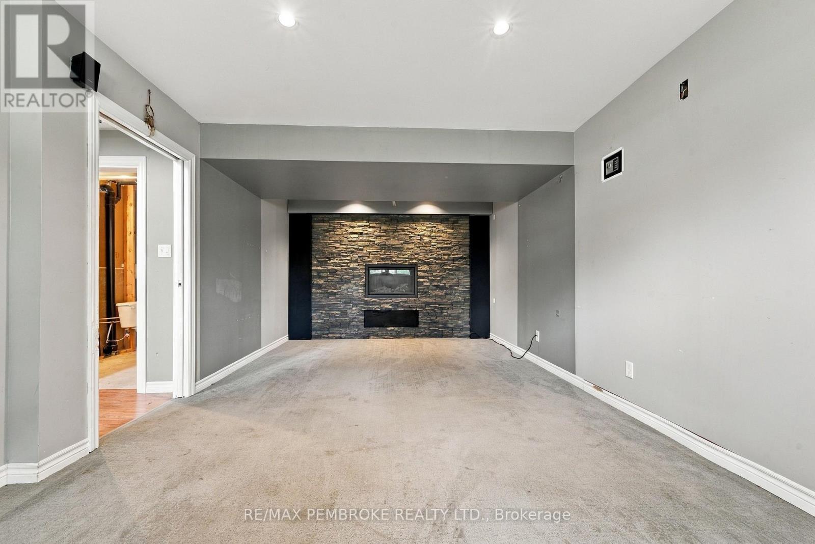 18 Joseph Street, Laurentian Hills, Ontario  K0J 1J0 - Photo 42 - X14096366