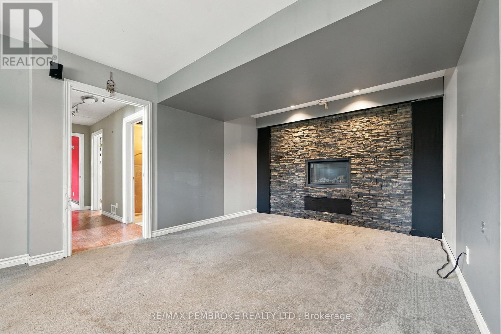 18 Joseph Street, Laurentian Hills, Ontario  K0J 1J0 - Photo 44 - X14096366