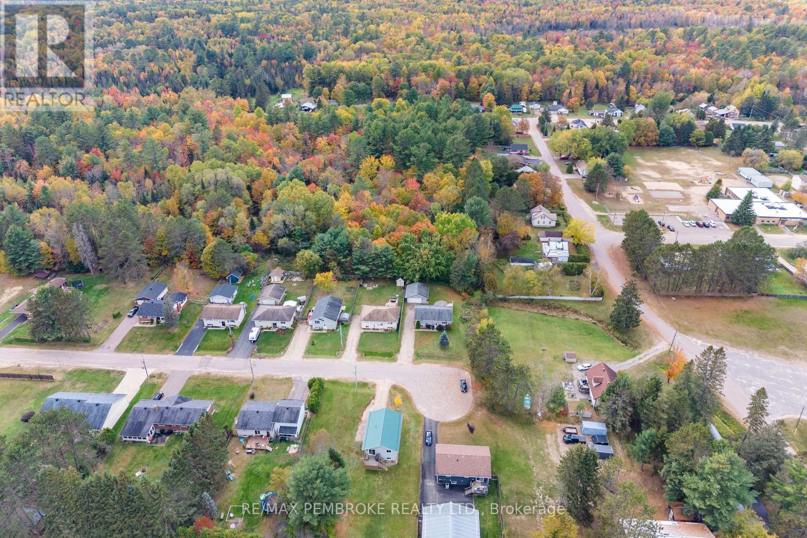 18 Joseph Street, Laurentian Hills, Ontario  K0J 1J0 - Photo 47 - X14096366