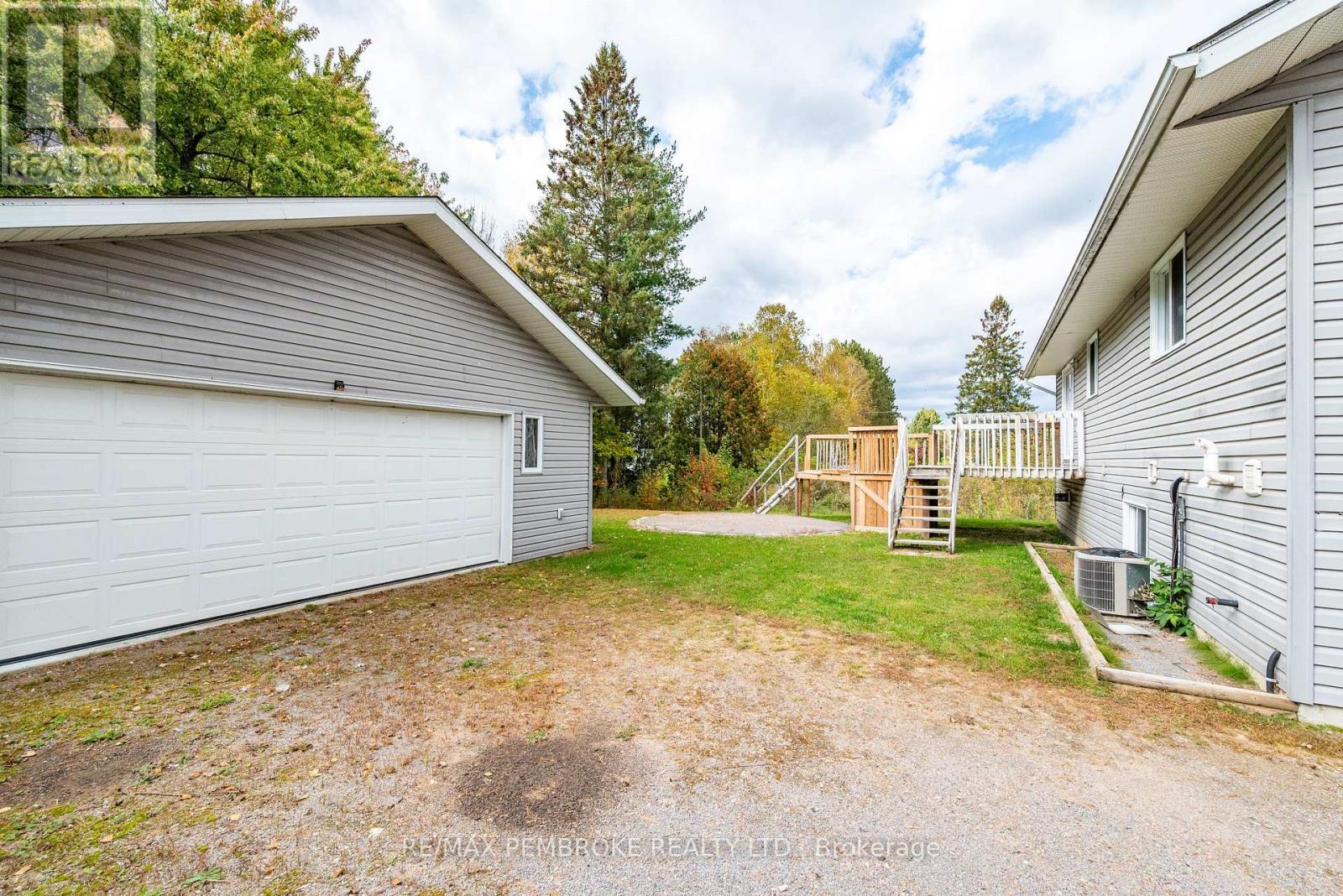 18 Joseph Street, Laurentian Hills, Ontario  K0J 1J0 - Photo 5 - X14096366
