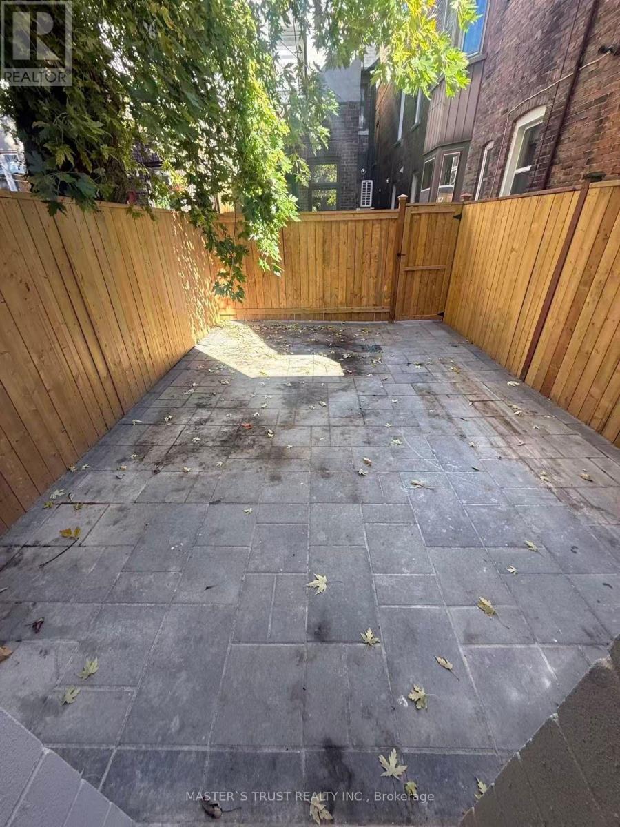 Unit4 - 370 Lippincott Street, Toronto, Ontario  M5S 2P7 - Photo 8 - C14096350