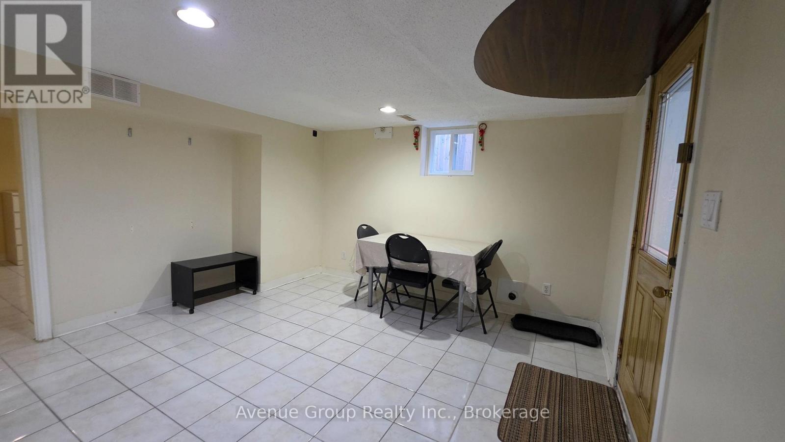 Lower - 82 Caines Avenue, Toronto, Ontario M2R 2L3 - Photo 3 - C14096384