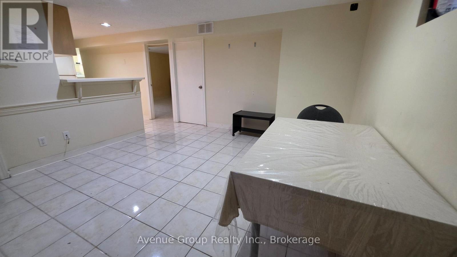 Lower - 82 Caines Avenue, Toronto, Ontario M2R 2L3 - Photo 4 - C14096384