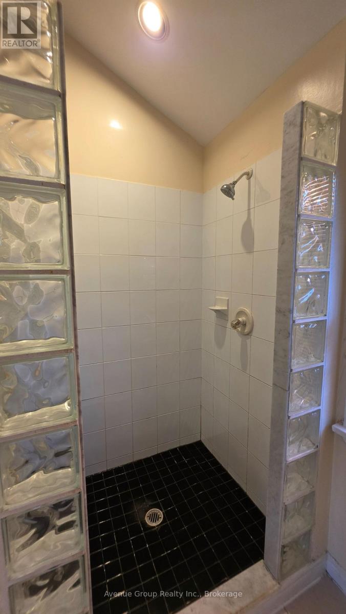 Main - 82 Caines Avenue, Toronto, Ontario M2R 2L3 - Photo 13 - C14096388