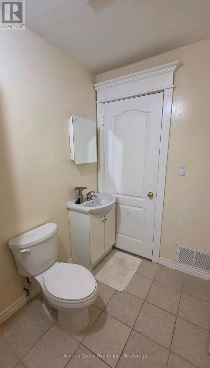 Main - 82 Caines Avenue, Toronto, Ontario M2R 2L3 - Photo 17 - C14096388