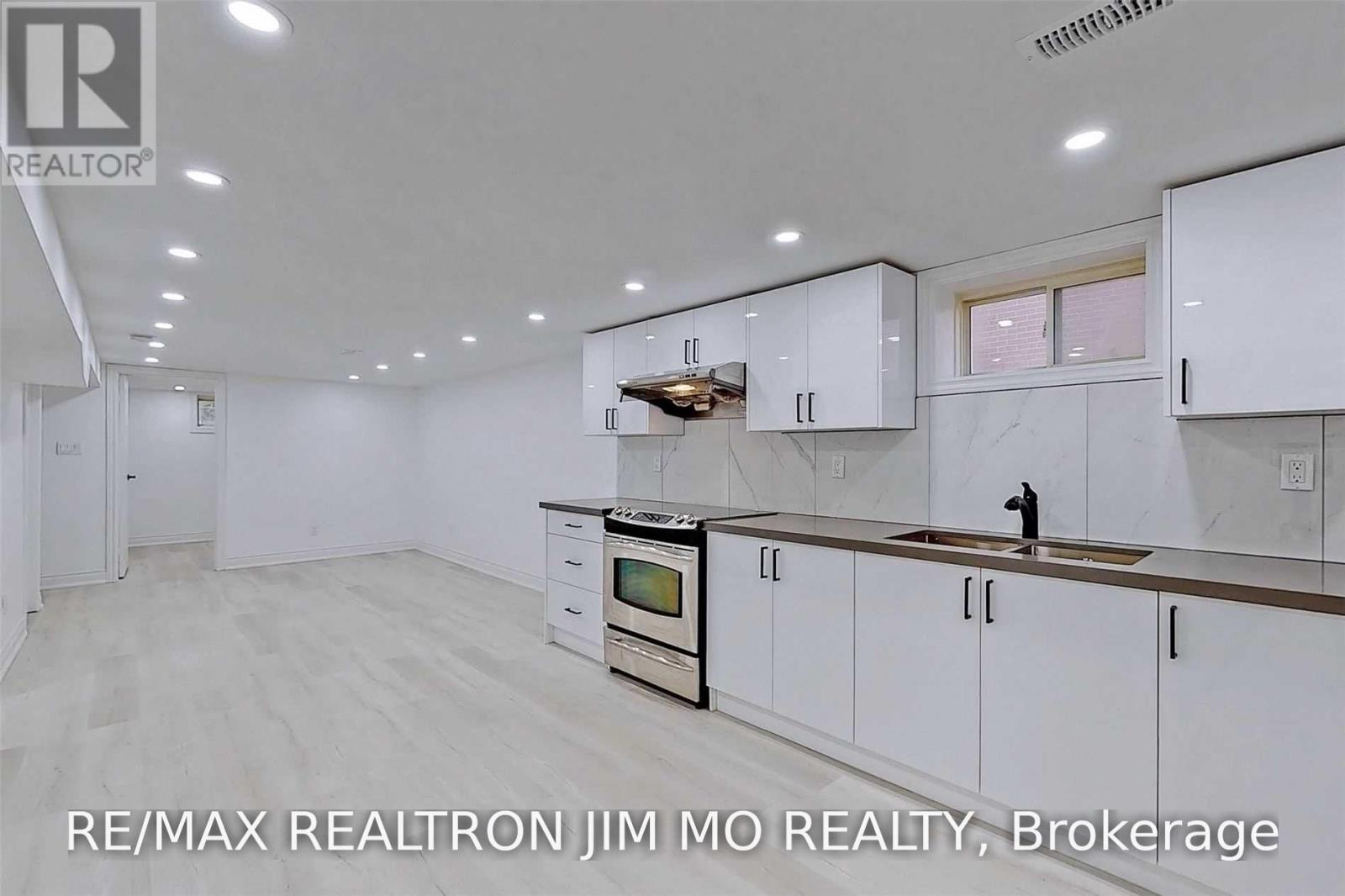 Ground - 153 Hollyberry Trail, Toronto, Ontario M2H 2P2 - Photo 5 - C14096390