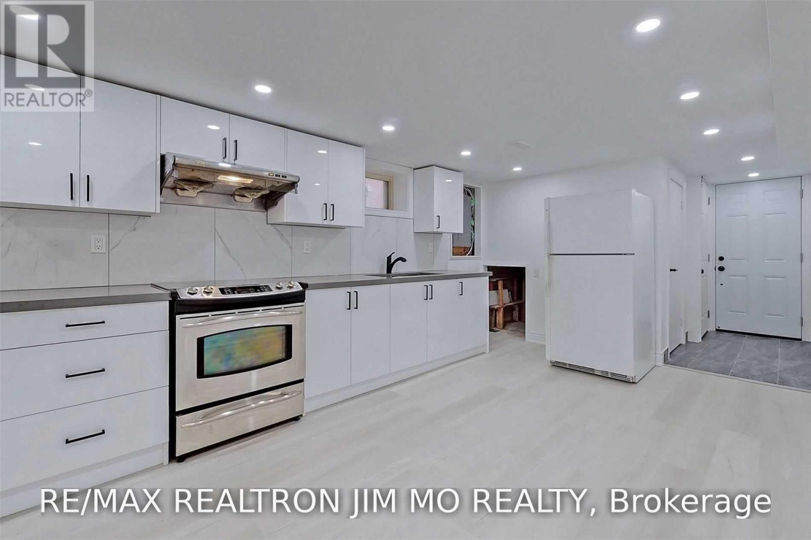 Ground - 153 Hollyberry Trail, Toronto, Ontario M2H 2P2 - Photo 7 - C14096390