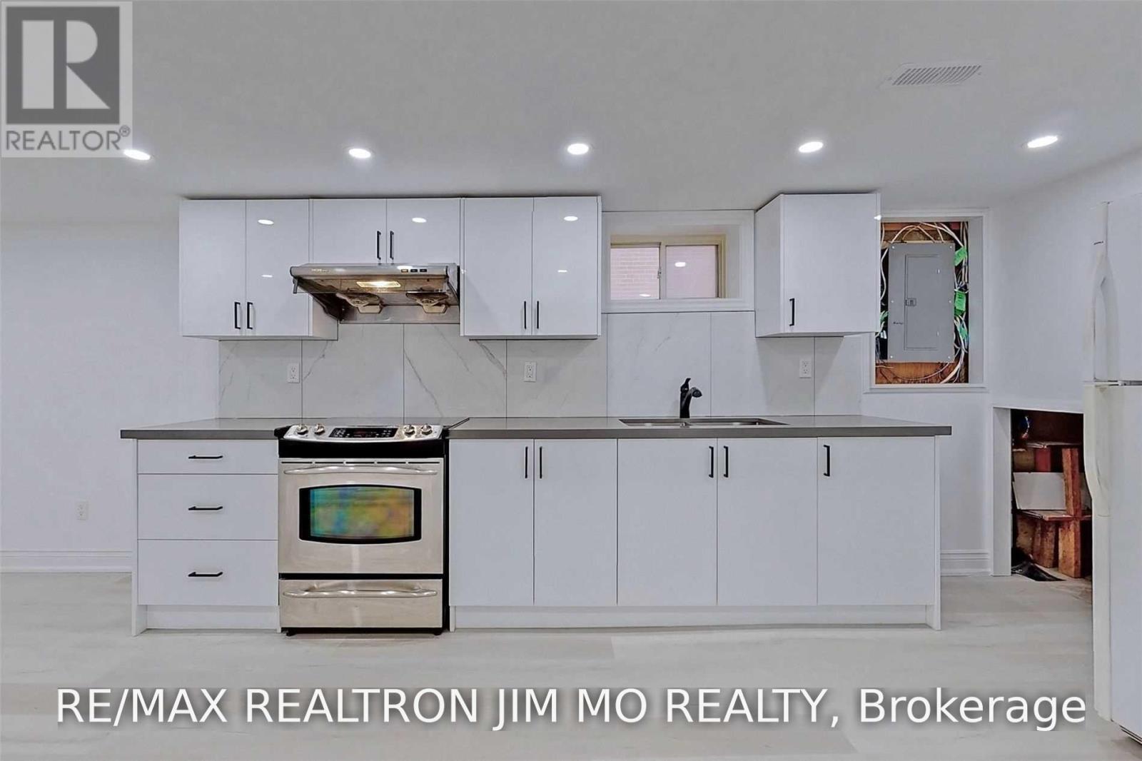 Ground - 153 Hollyberry Trail, Toronto, Ontario M2H 2P2 - Photo 8 - C14096390