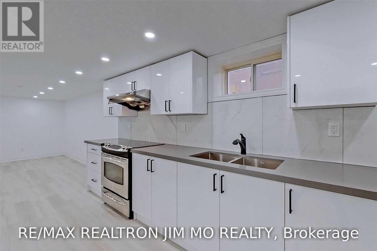 Ground - 153 Hollyberry Trail, Toronto, Ontario M2H 2P2 - Photo 9 - C14096390