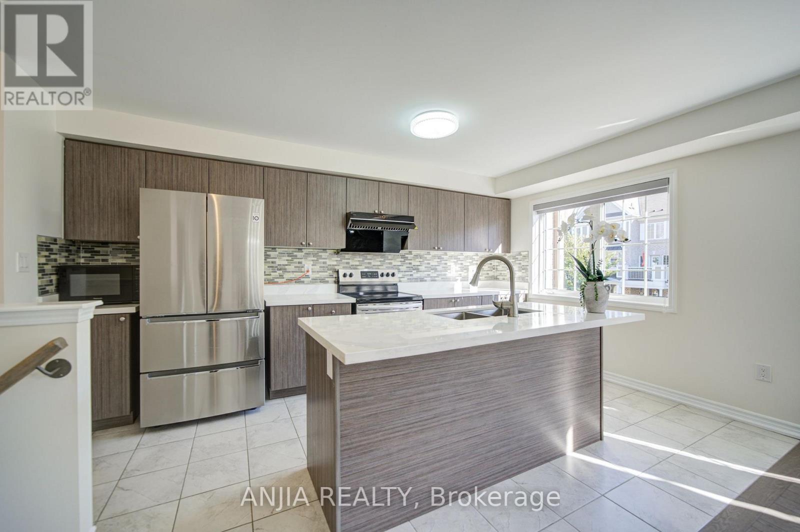 24 Goldeye Street, Whitby, Ontario  L1P 0E5 - Photo 10 - E14096382