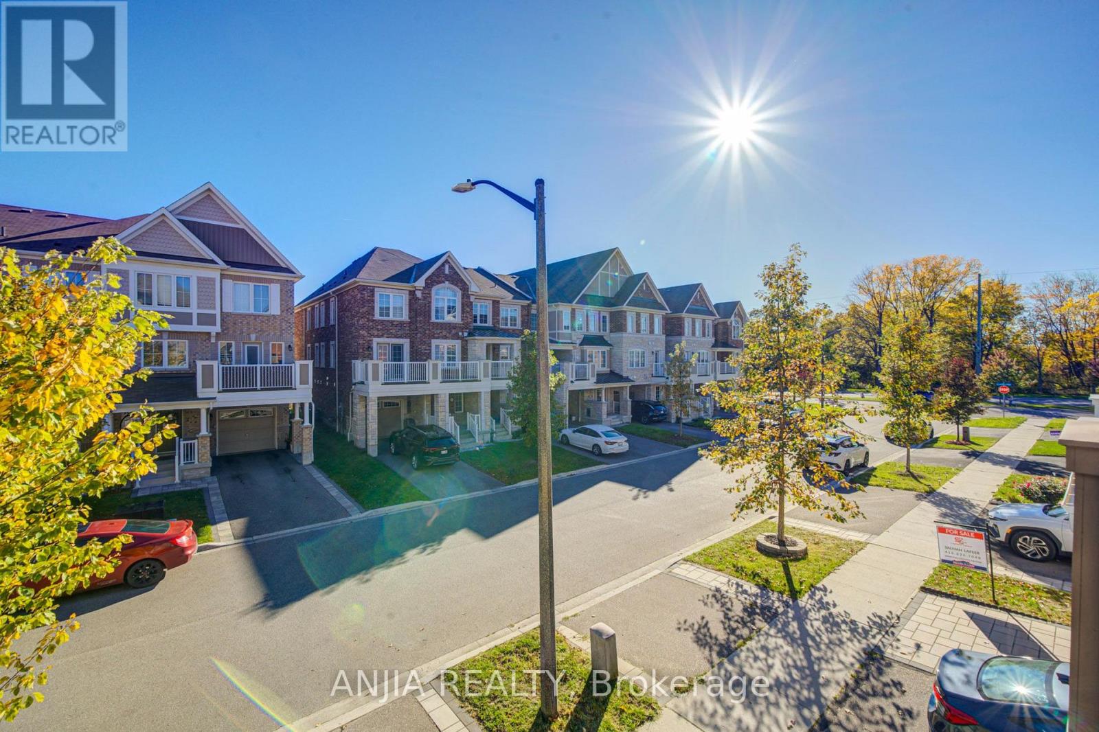 24 Goldeye Street, Whitby, Ontario  L1P 0E5 - Photo 2 - E14096382