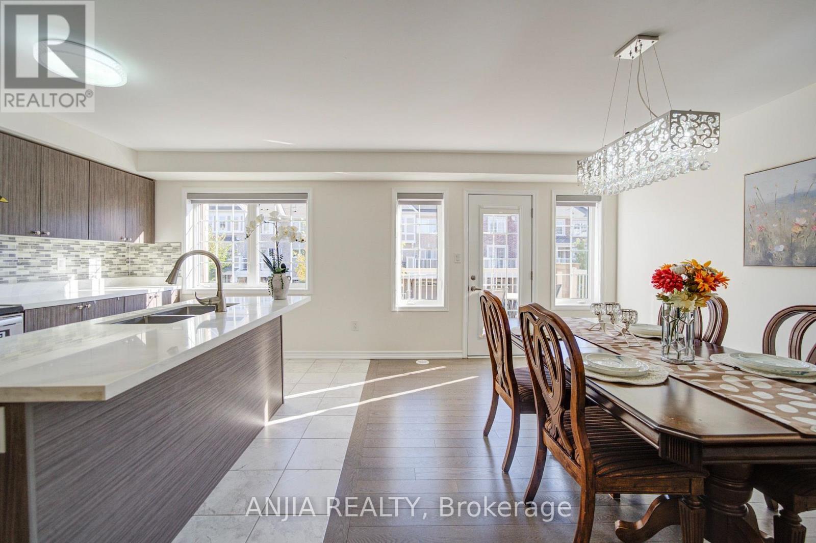 24 Goldeye Street, Whitby, Ontario  L1P 0E5 - Photo 4 - E14096382