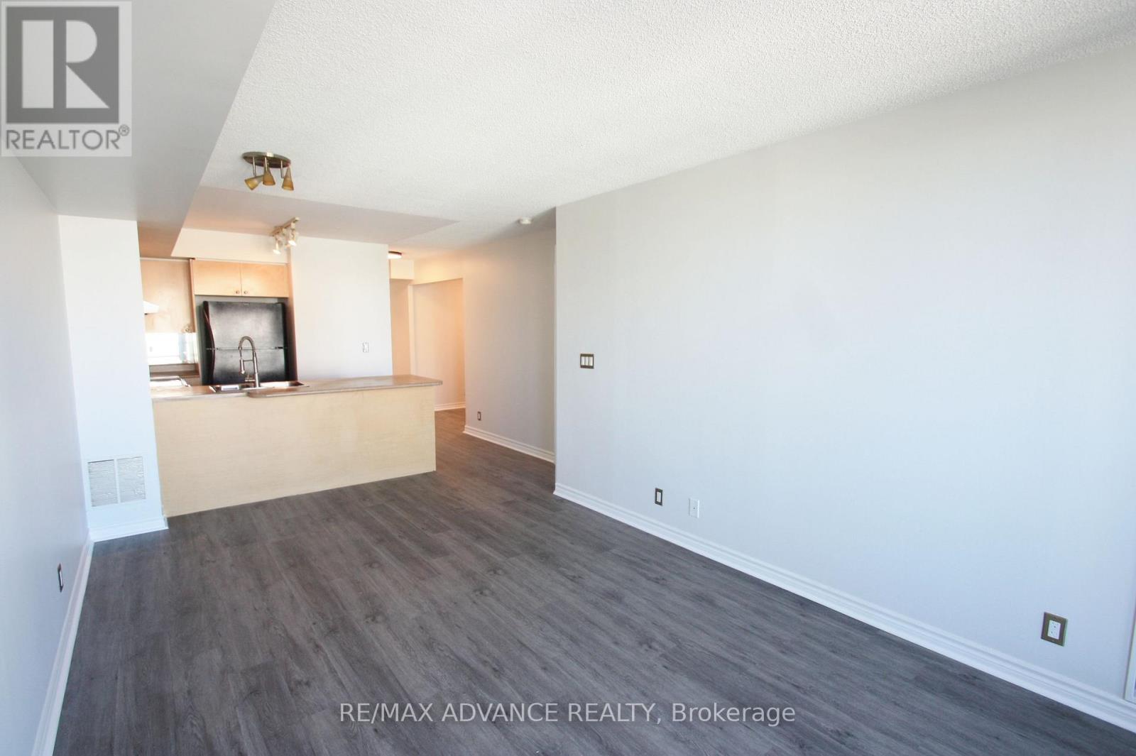 1601 - 1 Elm Drive W, Mississauga, Ontario  L5B 4M1 - Photo 3 - W14096410