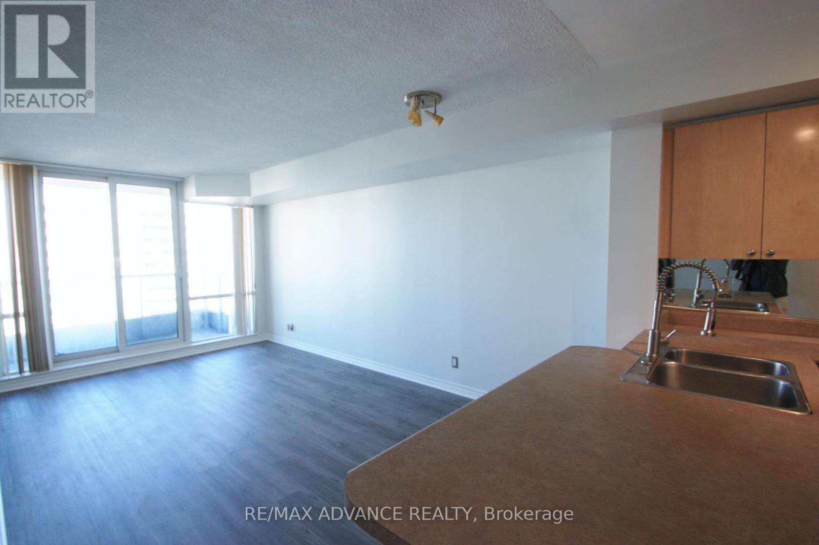 1601 - 1 Elm Drive W, Mississauga, Ontario  L5B 4M1 - Photo 6 - W14096410