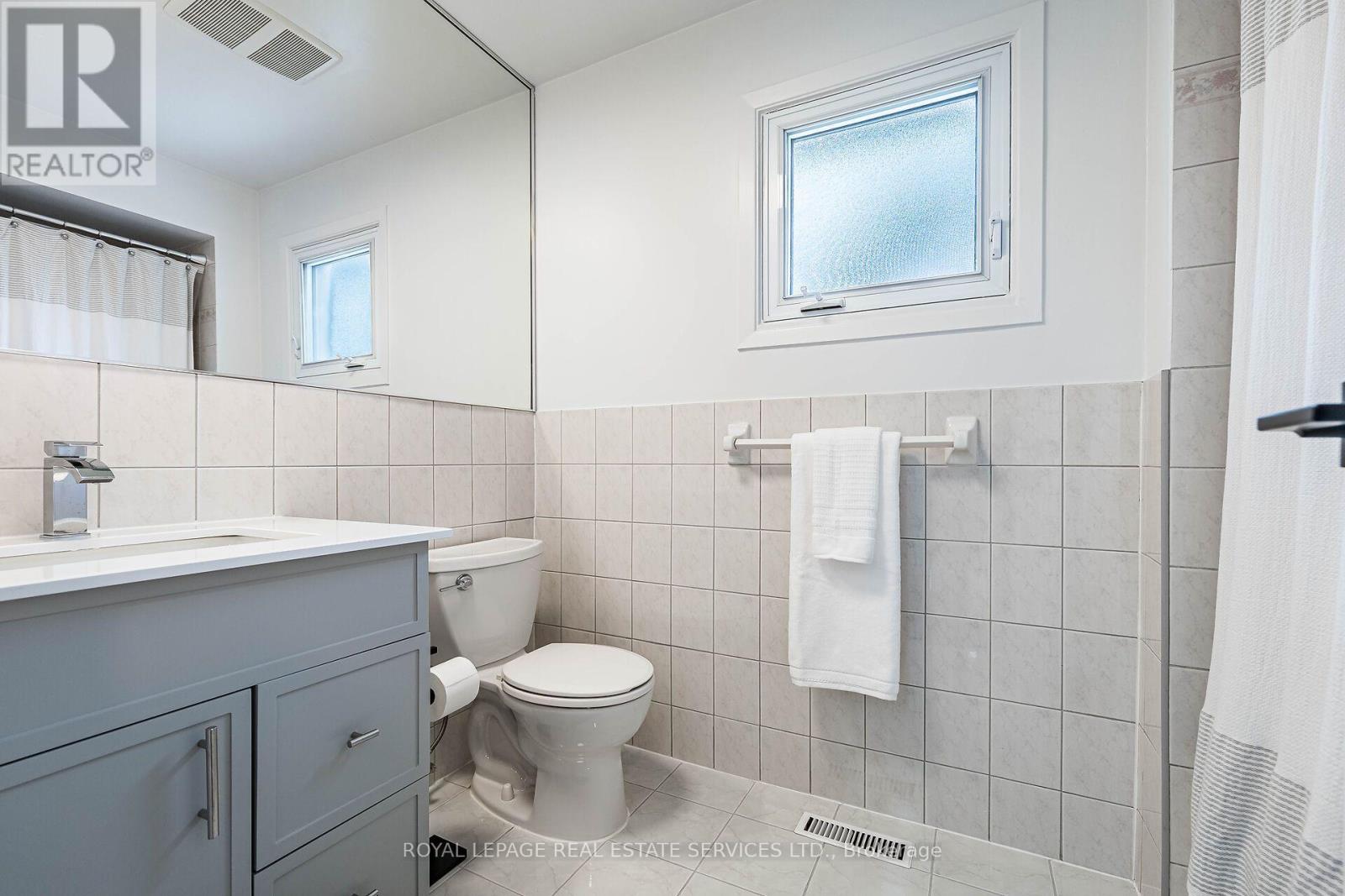 1045 Mannington Lane, Mississauga, Ontario  L4W 3X6 - Photo 35 - W14096414