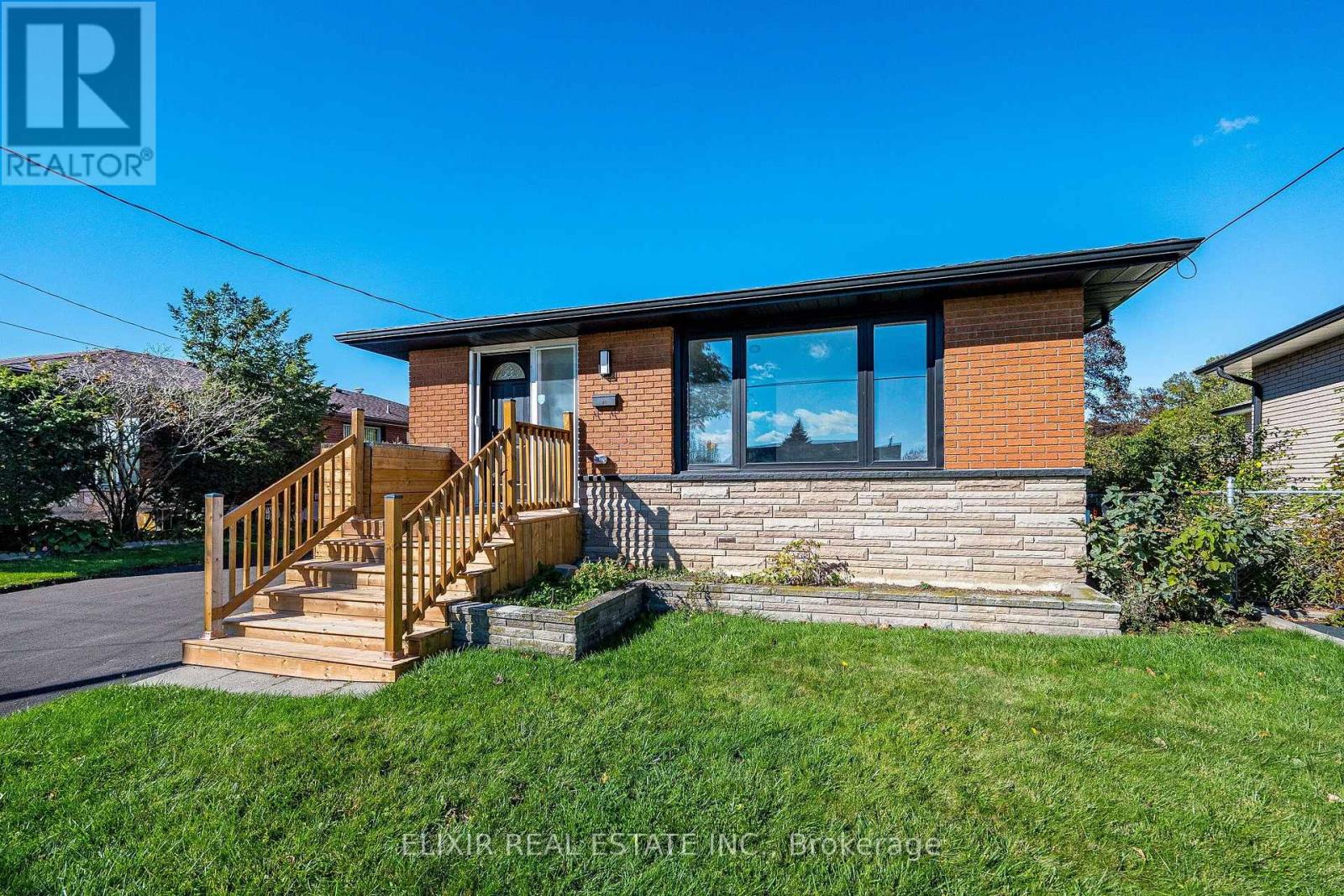 Upper - 135 Nugent Drive, Hamilton, Ontario  L8H 2N3 - Photo 2 - X14096380