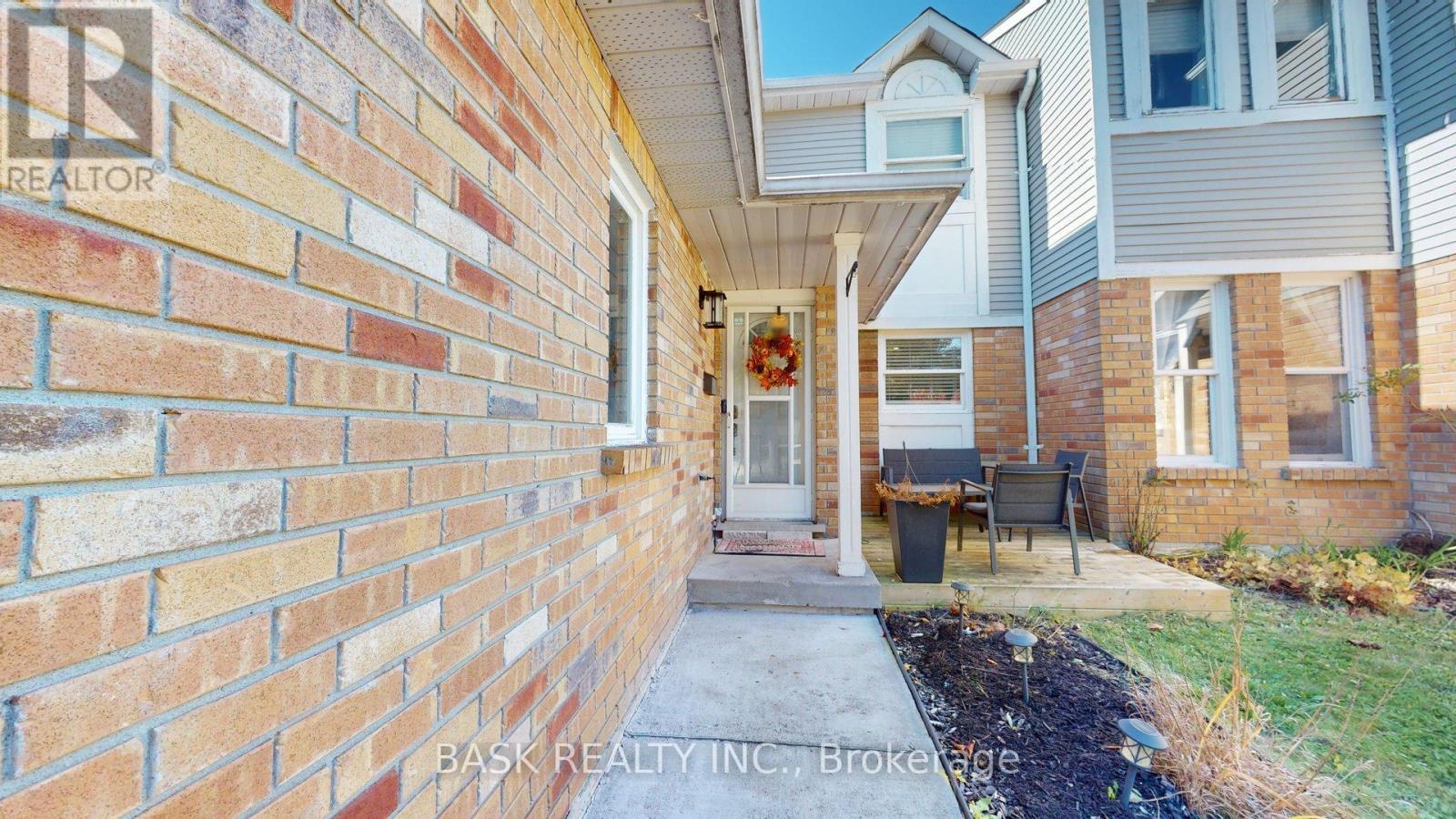 115 Fairgreen Close, Cambridge, Ontario  N1T 1T8 - Photo 2 - X14096386