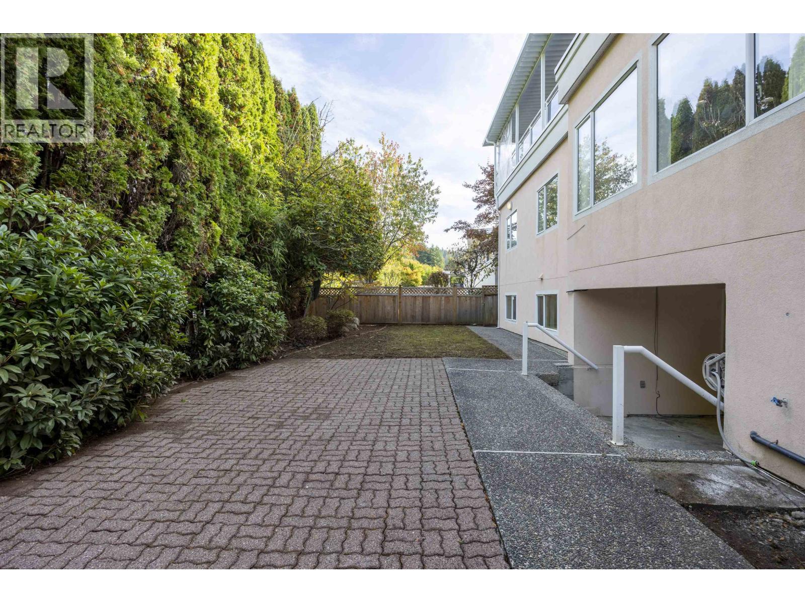 825 Everett Crescent, Burnaby, British Columbia  V5A 2N3 - Photo 32 - R3176713