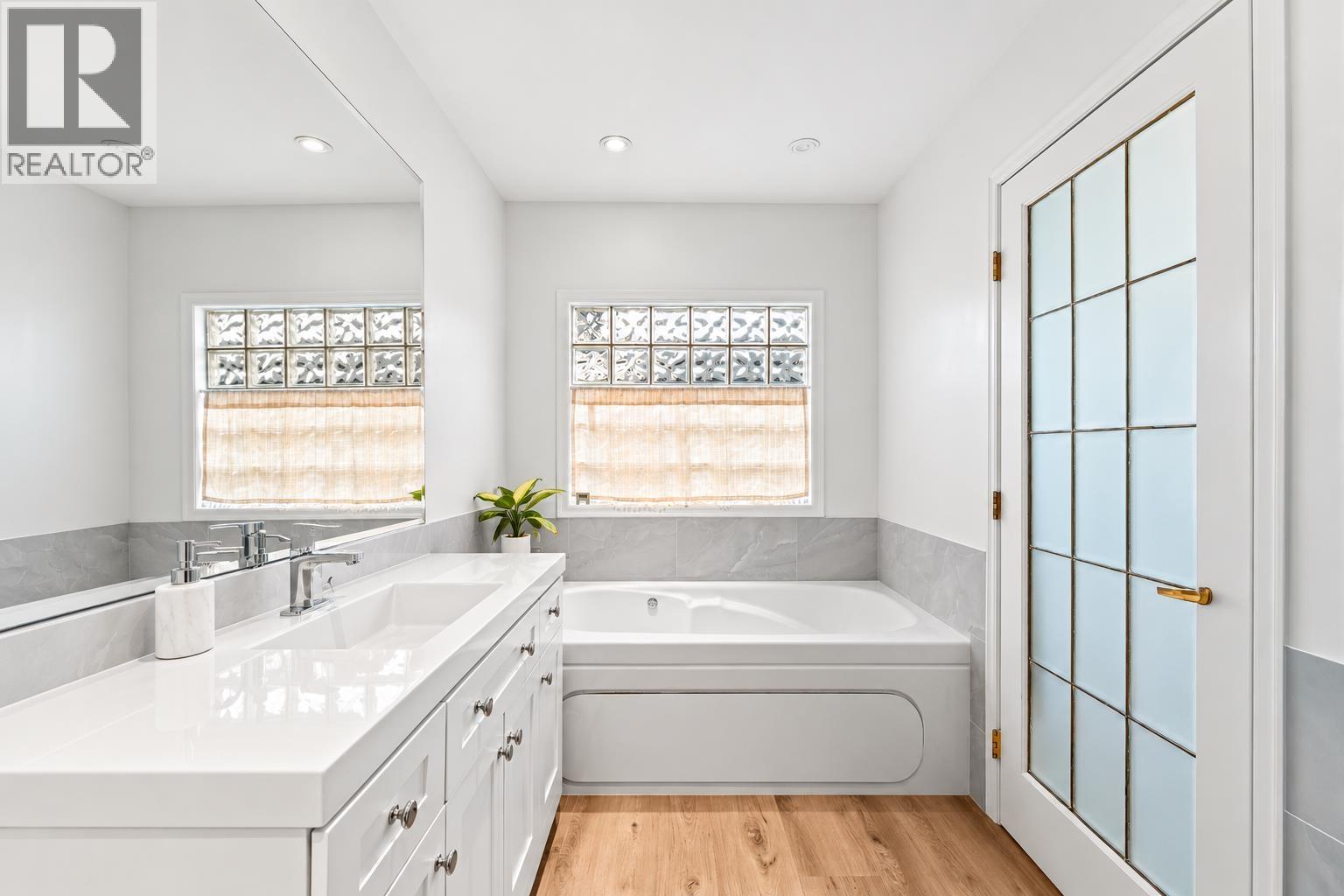 915 Wentworth Avenue, North Vancouver, British Columbia  V7R 1R8 - Photo 17 - R3166963