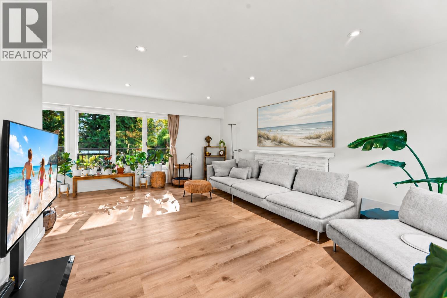 915 Wentworth Avenue, North Vancouver, British Columbia  V7R 1R8 - Photo 5 - R3166963
