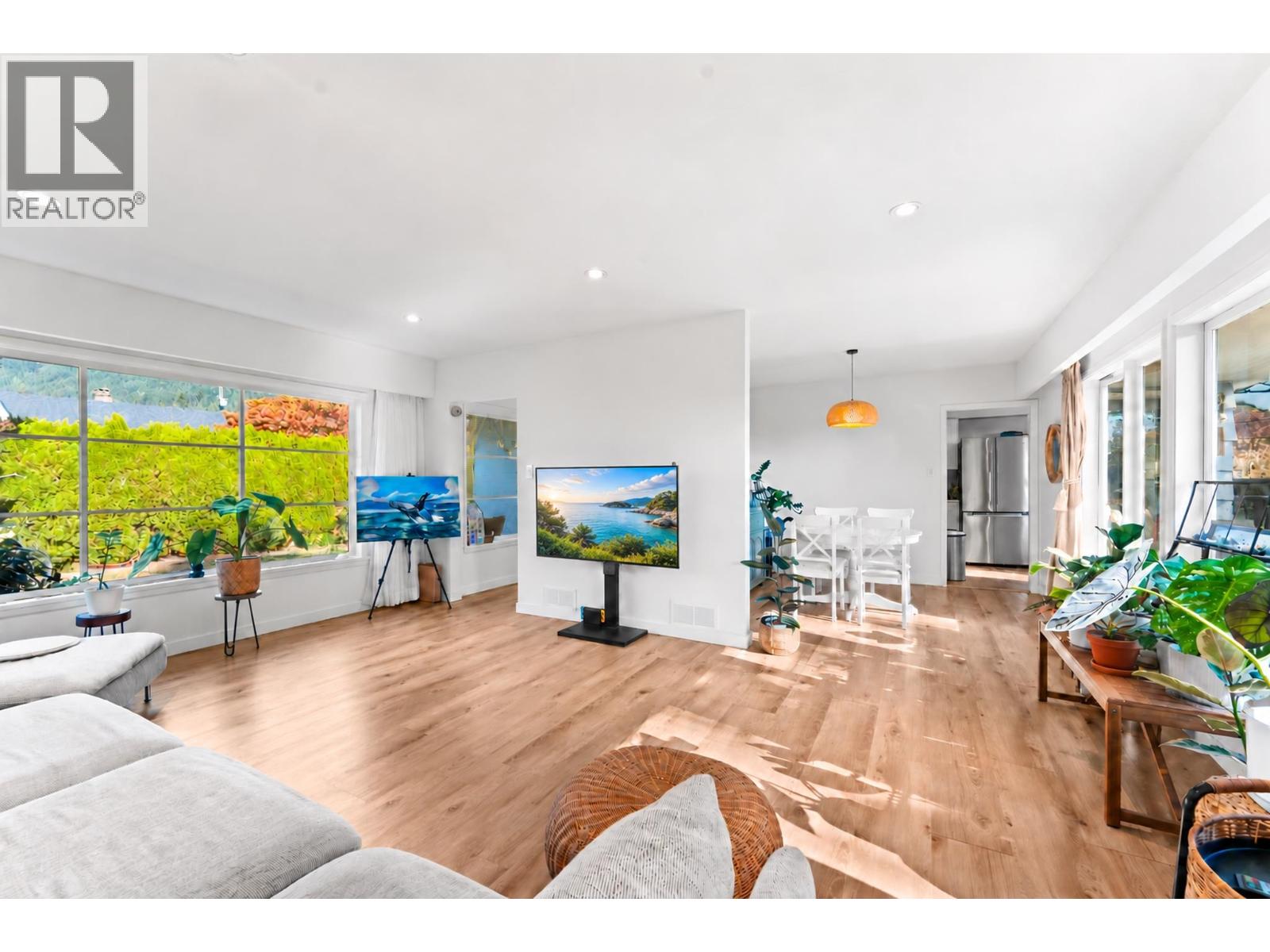 915 Wentworth Avenue, North Vancouver, British Columbia  V7R 1R8 - Photo 8 - R3166963
